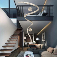 Luminaire de plafond pour double escalier ; Lustre de salon ; Luminaire de luxe design pour villa artistique ; Plafond ouvert ; Ruban de cristal atmosphérique