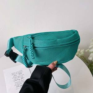 حقائب صدر كاجوال محمولة متقاطعة مع الجسم بلون واحد للبيع بالجملة ، حقائب رياضية أنيقة للرجال والنساء - Product Image 1