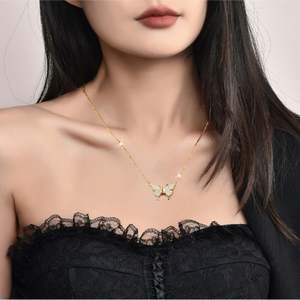 Collar de hebilla magnética de mariposa de acero inoxidable para mujer - Product Image 2