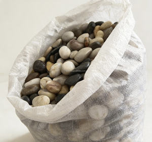 Pierre <span class=keywords><strong>de</strong></span> galet <span class=keywords><strong>de</strong></span> rivière naturelle, polie, écologique et durable, directement <span class=keywords><strong>de</strong></span> l'usine, pour la construction <span class=keywords><strong>de</strong></span> designs modernes, l'aménagement paysager et les allées. - Product Image 4