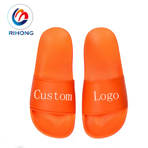 Nouvelle Arrivée Sandales à Enfiler en PVC Couleur Orange avec Logo Personnalisé, Semelle en Plastique, Prix Abordable, Chaussons d'Été Décontractés pour Femmes de Guangzhou - Product Image 1