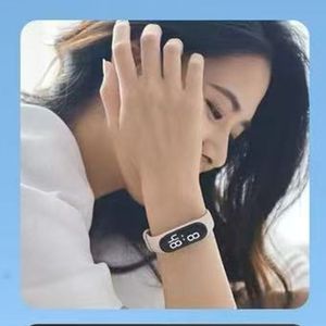 Bracelet de montre connectée en silicone, boucle sport, cadran rectangulaire, compteur de pas, bracelet de remplacement universel - Product Image 5