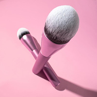 Pinceau à blush Real Technique avec manche en aluminium, poils synthétiques denses, pour blush liquide ou crème, cruelty-free