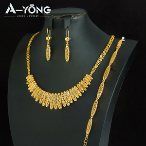 Vintage Dubai altın takılar takım hipoalerjenik olmayan kararmaz su geçirmez takı kolye gelin için 3 adet <span class=keywords><strong>Set</strong></span> - Product Image 1