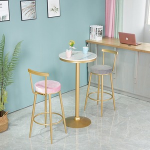 Silla de Bar giratoria de cuero dorado de lujo moderna, muebles de mostrador nórdico <span class=keywords><strong>para</strong></span> comedor, taburete de <span class=keywords><strong>cocina</strong></span> alto <span class=keywords><strong>con</strong></span> <span class=keywords><strong>mesa</strong></span> de bar - Product Image 5