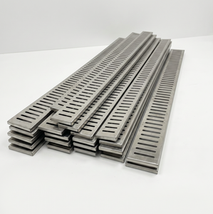 Système de drainage extérieur anti-colmatage en résine et béton avec <span class=keywords><strong>couvercle</strong></span> en acier inoxydable pour pavage de place urbaine - Product Image 4