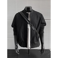 Blouson Bomber Homme Noir à Rayures Rouges, Coupe Droite Structurée, Ample, Style Américain Vintage, Fermeture Éclair, Automne