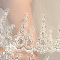 Voiles de Mariée Courte en Tulle 2 Niveaux Dernière Mode En Gros avec Peigne, Voile de Mariage Femme en Dentelle Pailletée