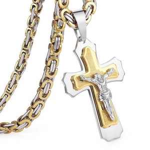 Collier Pendentif Croix <span class=keywords><strong>Crucifixion</strong></span> Religieuse Plaqué Or Étanche en Acier Inoxydable Anti-ternissement pour Homme - Product Image 2