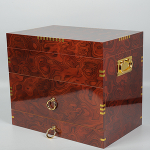 Humidor de bureau écologique avec logo personnalisé, boîte à cigares de luxe, vitrine en bois avec finition laquée, en cèdre et MDF - Product Image 5