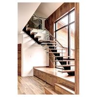 Escalier droit résidentiel Prima avec garde-corps en verre, système d'escalier moderne en acier pour projets de maisons duplex