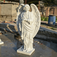 Sculpture d'ange assis en marbre sculpté à la main, style religieux classique, sur mesure, pour site commémoratif, avec grandes ailes