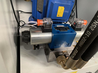 Presse hydraulique monocolonne de 50 tonnes, servomoteur, automatique, sur banc, 380V, tension personnalisée