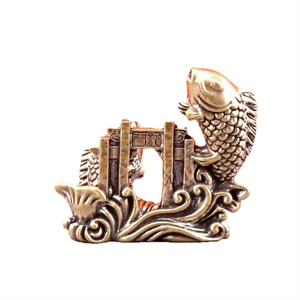1 pièce Carpe en bronze sautant au-dessus du dragon, thème Épreuve impériale, Décoration rétro pour la maison, Artisanat <span class=keywords><strong>de</strong></span> bureau, figurine <span class=keywords><strong>de</strong></span> thé - Product Image 2