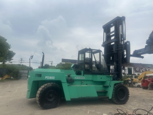 รถยกดีเซล มิตซูบิชิ FD300 มือสอง ขนาด 30 ตัน เครื่องจักรสำหรับงานหนัก เหมาะสำหรับการขนถ่ายตู้คอนเทนเนอร์ในท่าเรือและลานคลังสินค้า - Product Image 1