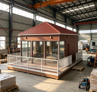 Maisons conteneurs de luxe directement de l'usine, structure en acier galvanisé, maison préfabriquée modulaire, bardage en bois, toit rouge, vente en gros pour complexes balnéaires