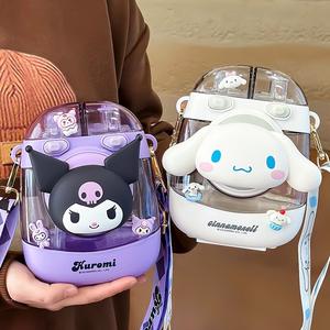 แก้วพลาสติกเฮลโลคิตตี้พร้อมสายสะพาย ขวดน้ำการ์ตูนความจุขนาดใหญ่สำหรับเด็กทุกเพศ - Product Image 2