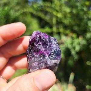 Cristales de Fluorita Púrpura Natural al por Mayor, Gemas Púrpuras en Bruto para Joyería, Decoración del Hogar y Colección de Minerales - Product Image 5
