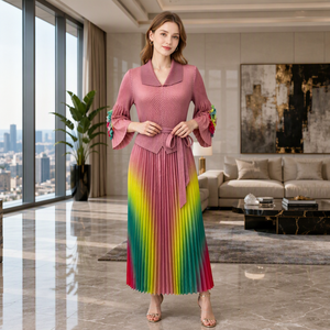 <span class=keywords><strong>Abito</strong></span> Lungo Plissettato Miyake con Scollo a Lapel e Maniche Floreali 3D Sfumate <span class=keywords><strong>Arcobaleno</strong></span> per <span class=keywords><strong>Donna</strong></span>, Vendita Diretta dalla Fabbrica - Product Image 6