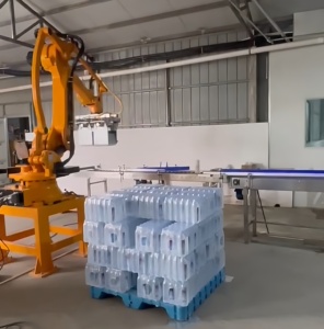 Robot de manutention avec une charge utile de 120 kg et un bras de 2403 mm, capable de superposer des boîtes en carton et des sacs - Product Image 4
