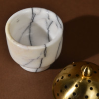 Brûleur d'encens Oud en marbre de qualité supérieure avec couvercle en laiton de luxe pour Bakhoor arabe, décoration de table pour Ramadan, Majlis, maison et hôtel