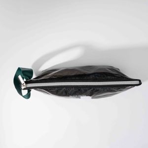 กระเป๋าเครื่องสำอางแฟชั่นสำหรับเดินทาง ผ้าไทเวคหรูหราเงางาม สำหรับจัดเก็บของ - Product Image 5