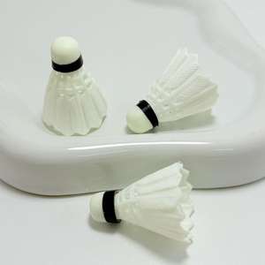 CHENXI Colgante de bádminton de plástico simulado hecho a mano, accesorios de moda para decoración DIY de mochilas y llaveros de coche - Product Image 3