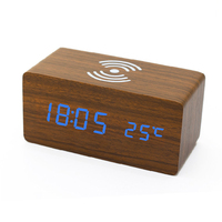 Draadloze digitale wekker met houten design, grote display, datum, temperatuur, snelladen en led-verlichting