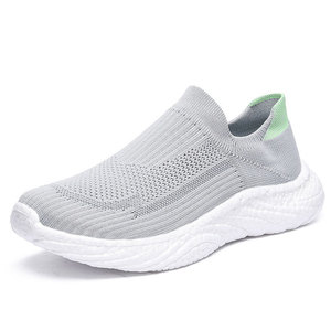 Chaussures de marche respirantes en tricot noir uni pour hommes, baskets décontractées légères à semelle épaisse en EVA antidérapante pour un usage quotidien - Product Image 5