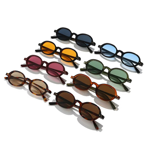Lunettes de soleil ovales rétro tendance 2026 avec rivets, protection UV400, petite monture, pour hommes et femmes, personnalisables avec logo - Product Image 4
