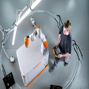 Robot mobile léger KMR Iiwa LBR Iiwa, plateforme flexible, moteur servo-électrique, charge utile de 14 kg, 7 axes, longueur de bras de 820 mm, IP54 - Product Image 2