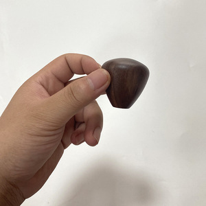 Molinillo de Café con Mango de Madera de Nogal Negro, Accesorio para Portafiltro, Diseño Moderno y Simple - Product Image 1