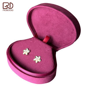 Caja <span class=keywords><strong>de</strong></span> Regalo <span class=keywords><strong>de</strong></span> Terciopelo con Forma <span class=keywords><strong>de</strong></span> Concha ROGOOD Premium <span class=keywords><strong>para</strong></span> Collares, Pendientes y Pulseras <span class=keywords><strong>de</strong></span> Lujo, con Forro Protector Suave P2205 - Product Image 3