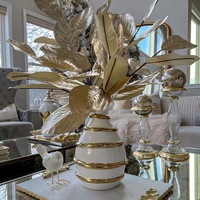 Les vases plaqués or en céramique conviennent aux vases décoratifs de grande taille au centre de la table