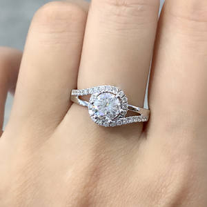 Anello di Diamanti A189 in Oro Bianco, Taglio Brillante Rotondo, Diamante Naturale, Gioiello da Donna per Fidanzamento, Colore G, Design Halo - Product Image 2