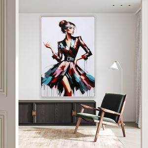 Dipinto a Olio di Donna Elegante, Ritratto di Moda Dipinto a Mano, Figura in Abito Colorato, Arte Murale - Product Image 1