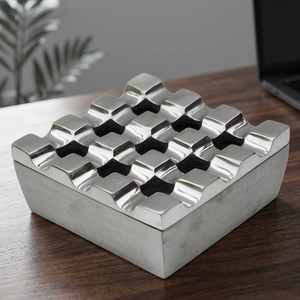Cendrier de bureau carré en acier inoxydable, design minimaliste - Product Image 3