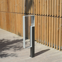 Support de vélo rectangulaire contemporain en métal robuste pour stationnement au sol, idéal pour les places publiques, les rues et les parcs