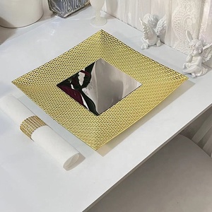 Platos Decorativos de Cristal para Espejo, para Bodas y Eventos, con Borde Dorado Trigo, Platos Base Cuadrados de Plástico - Product Image 3