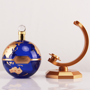 Bouteille en verre <span class=keywords><strong>vide</strong></span> en forme de globe avec finition sérigraphiée bleu et or et support pour la décoration de bar à domicile - Product Image 4