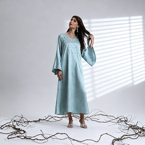 Robe Abaya en Polyester Personnalisée de Luxe avec Strass Thermocollants pour Femmes Musulmanes – Idéale pour les Soirées et Événements (Vente en Gros) - Product Image 2