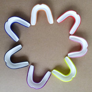 Couvre-<span class=keywords><strong>dents</strong></span> personnalisé en EVA de qualité alimentaire, certifié CE, à <span class=keywords><strong>deux</strong></span> couches, sans BPA, pour faire bouillir et mordre les <span class=keywords><strong>dents</strong></span>, bouclier gomme de chasse - Product Image 2