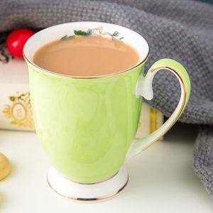 Tasse à pied de haute qualité en <span class=keywords><strong>porcelaine</strong></span> <span class=keywords><strong>fine</strong></span> de Chine, grande capacité 400 ml, style royal floral, couleur unie, tasses à café en céramique - Product Image 3