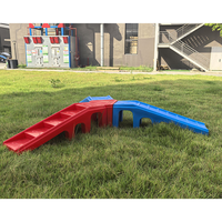 Équipement de parc pour chiens en plastique et métal, design tendance, pour l'entraînement et le jeu des animaux de compagnie en intérieur/extérieur