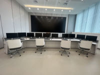 Konsol Ruang Kontrol yang Ditingkatkan dengan LED Ergonomis, Workstation Operator Berteknologi Tinggi, Perabot Pusat Komando