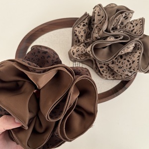 Chouchous en tissu imprimé léopard surdimensionnés de 16 cm, élastiques pour cheveux, attaches pour queue de cheval pour filles - Product Image 4