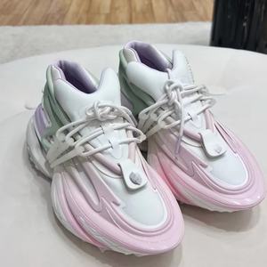 รองเท้าผ้าใบแฟชั่นผู้ชายคุณภาพสูง น้ำหนักเบา ระบายอากาศดี ซับแรงกระแทก ป้องกันกลิ่น พื้นหนา รองเท้ากีฬาลำลอง - Product Image 5