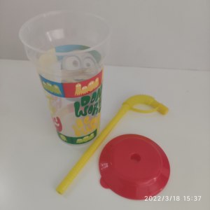 Vaso de Agua Tradicional de Plástico PP de 450 ml (16 oz), Libre de BPA, Ecológico, con Tapa y Pajita para Niños y Adultos - Product Image 6