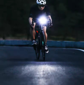 Lámpara de Bicicleta LED Impermeable Recargable con Batería para Ciclismo al Aire Libre de 250 lm - Product Image 4