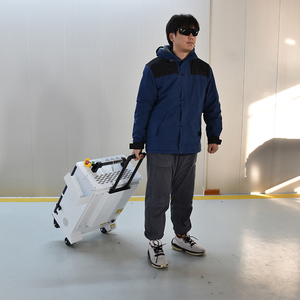 Cellule de nettoyage laser robotisée automatisée de 500 W pour un <span class=keywords><strong>traitement</strong></span> uniforme des panneaux de <span class=keywords><strong>carrosserie</strong></span> automobile - Product Image 1